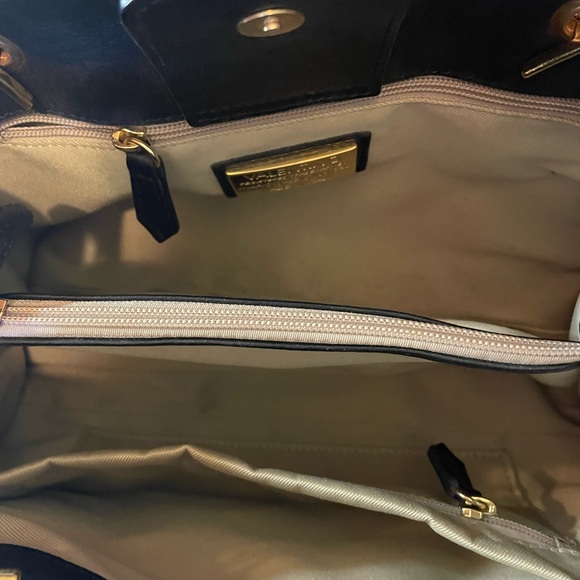 Authentic Valentino Leather Handbag - Picture 4 of 8